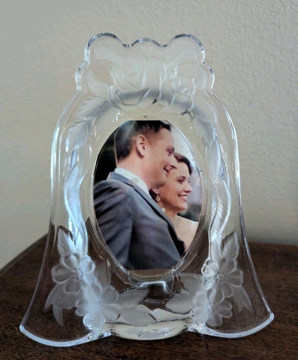 Home Beautiful Original Design Crystal Frame Wedding Bell Japan 4 x 3 Oval Photo